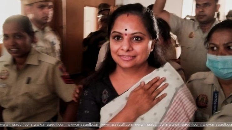1 ఢిల్లీ లిక్కర్ స్కాం: కవితను అరెస్టు చేసిన సీబీఐ అధికారులు
