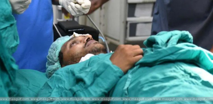 1 బస్సు యాత్రలో సీఎం జగన్ పై రాయిదాడి..ఈసీ కీలక ఆదేశాలు
