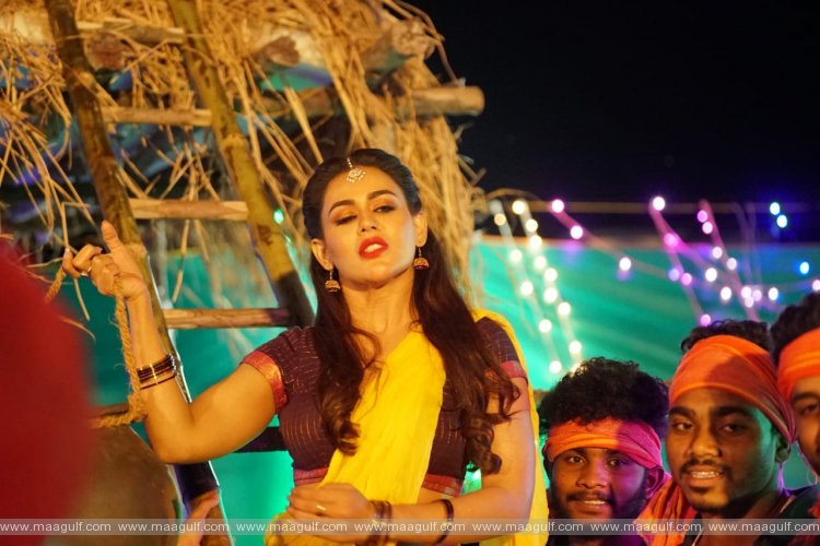 9 సోషల్ మీడియాను ఊపేస్తున్న స్పీడ్220 చిత్రం స్పెషల్ సాంగ్