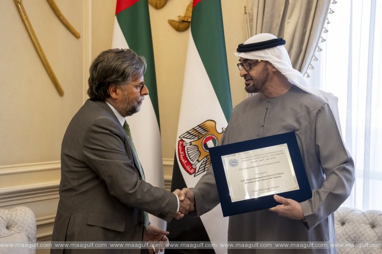 UAE President receives Global Humanitarian Personality Award