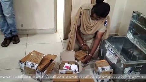 1 శంషాబాద్ సమీపంలో 34 కేజీల బంగారం స్వాధీనం