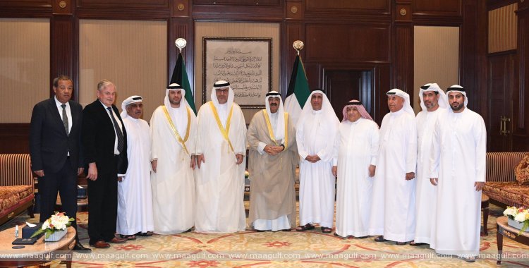 Emir of Kuwait receives UAE Balloon Team