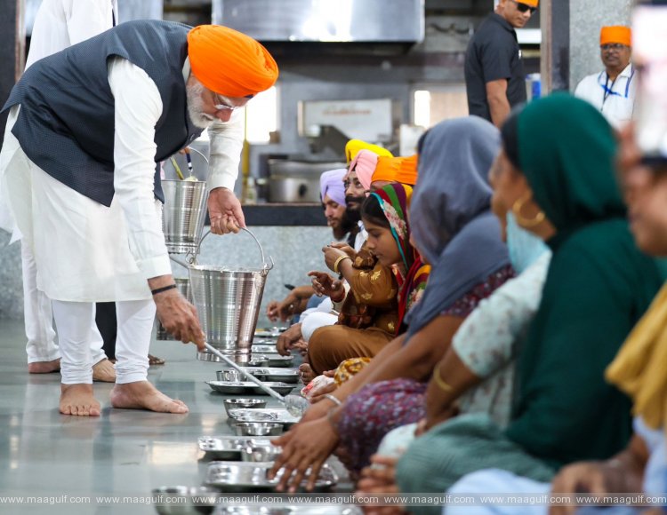 Visit to Gurdwara.. Prime Minister Modi served sweet