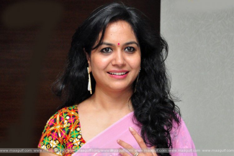 సుమధుర గాయని..!