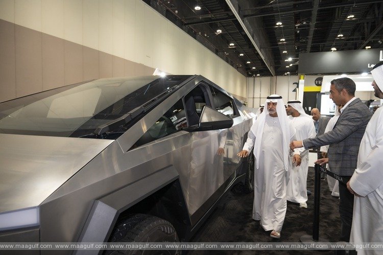 20 Nahyan bin Mubarak visits Electric Vehicle Innovation Summit
