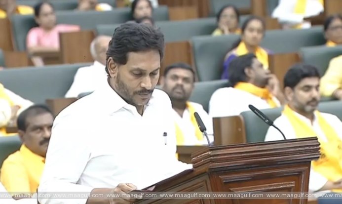 అసెంబ్లీలో ఎమ్మెల్యేగా ప్రమాణ స్వీకారం చేసిన వైఎస్ జగన్