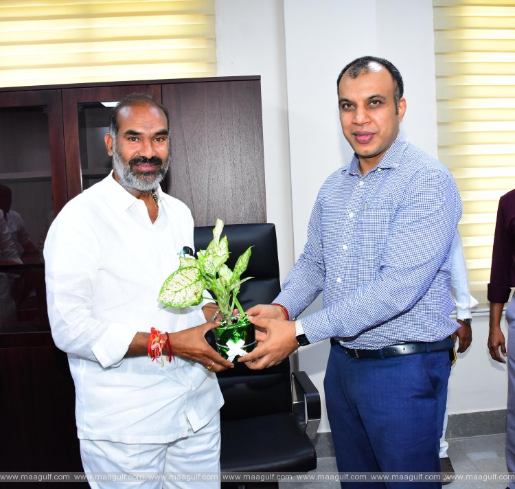 ప్రభుత్వ విప్ ను కలిసిన కలెక్టర్