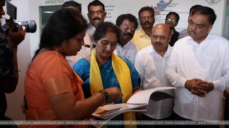 చేనేత జౌళి శాఖ మంత్రిగా బాధ్యతలు స్వీకరించిన సవిత