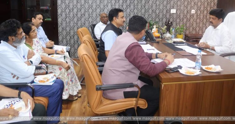 గనులు, అబ్కారీ అధికారులతో మంత్రి కొల్లు రవీంద్ర సమీక్ష