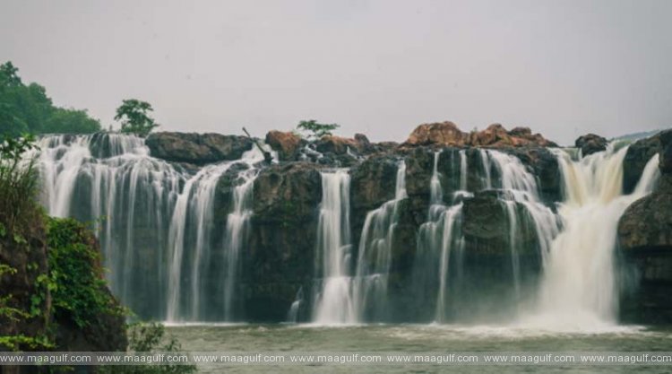 బొగత జలపాతానికి పర్యాటకుల సందడి