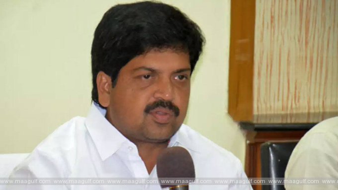 ఇసుకను బ్లాక్ లో అమ్మితే బొమ్మ చూపిస్తాం...స్ట్రాంగ్ వార్ణింగ్ ఇచ్చిన మంత్రి కొల్లు రవీంద్ర