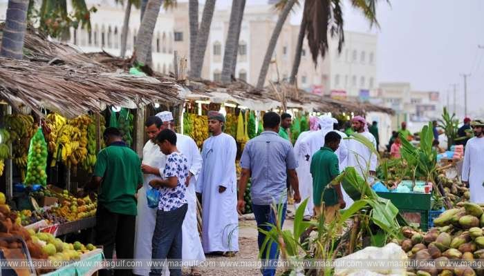 సలాలాలోని కియోస్క్‌ల వద్దకు పోటెత్తుతున్న పర్యాటకులు..!