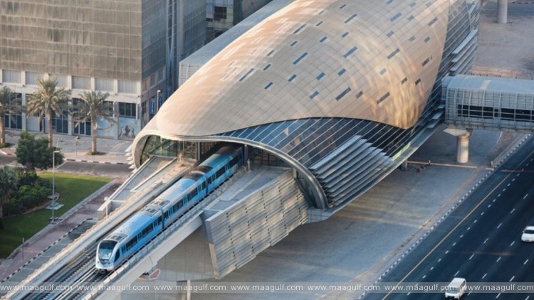 2 మెట్రో స్టేషన్లలో ఉచిత ఐస్ క్రీం పంపిణీ