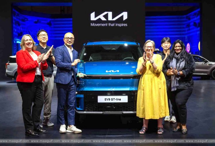 WWCOTY delegation travels to Korea to present KIA with the World\'s Best Car award