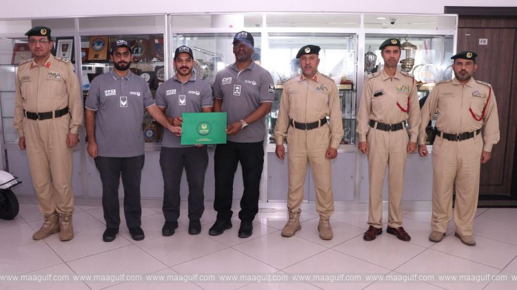 1 మెరీనా బీచ్లో మహిళను రక్షించిన పోలీసులు