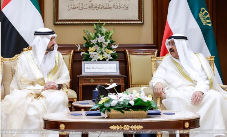 Emir of Kuwait receives Sheikh Hamdan