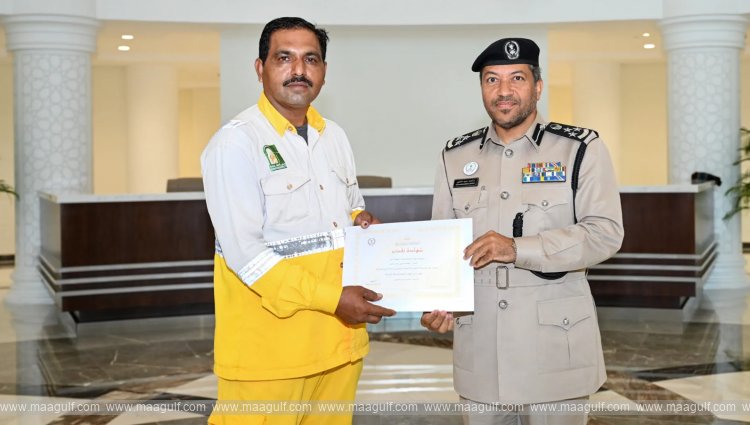 Sharjah Police recognises worker for efforts in traffic safety