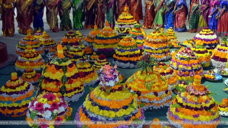 10న ట్యాంక్‌బండ్‌ పై అధికారికంగా సద్దుల బతుకమ్మ వేడుకలు