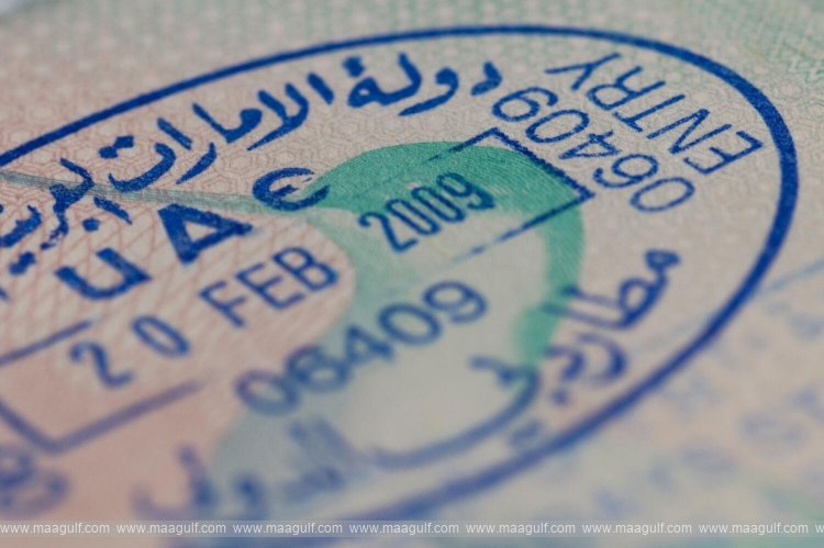 విజిట్ వీసాలో ఉన్నప్పుడు పని చేయడం చట్టబద్ధమైనదేనా?