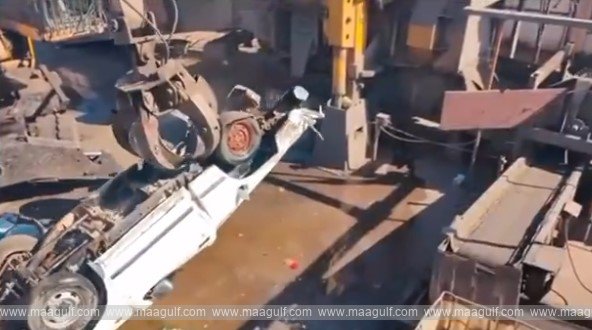 రేసు కార్లను తుక్కుతుక్కు చేసిన కువైట్ పోలీసులు..!!