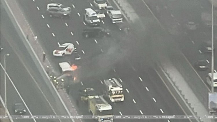 షేక్ జాయెద్ రోడ్డులో వాహనంలో మంటలు..2 కిలోమీటర్ల మేర ట్రాఫిక్ జామ్..!!