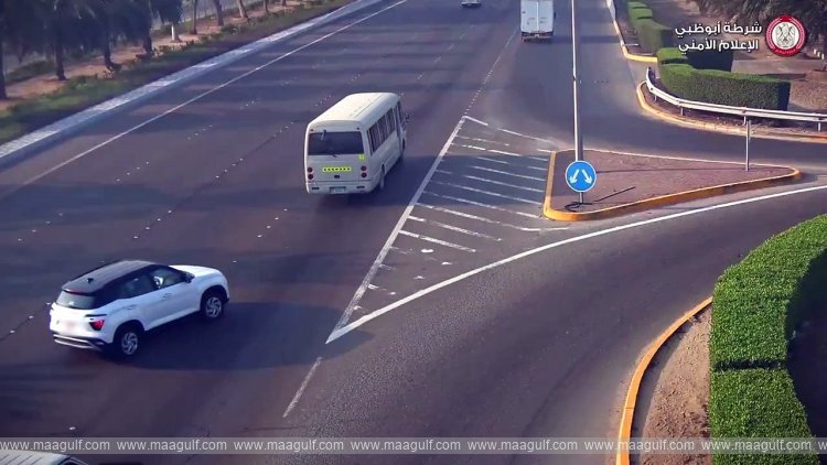 అకస్మాత్తుగా లేన్ మారడం తీవ్రమైన నేరం..కారు ప్రమాదాలపై హెచ్చరిక జారీ..!!