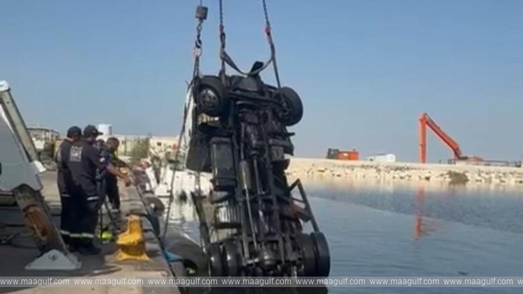 డ్రైవర్ నిర్లక్ష్యం..సముద్రంలో పడిన వెహికల్..!!