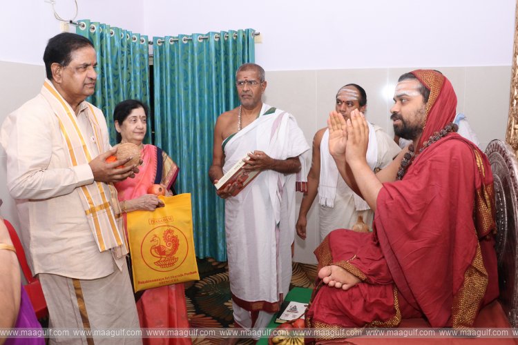 శృంగేరి శారద పీఠం ఉత్తరాధికారిని మర్యాదపూర్వకంగా కలిసిన టీటీడీ చైర్మన్
