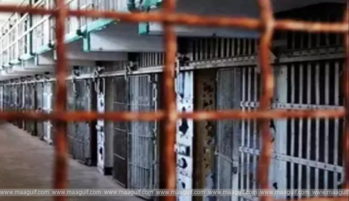 బంగ్లాదేశ్‌: జైలు నుంచి 700 మంది ఉగ్రవాదులు ప‌రార్