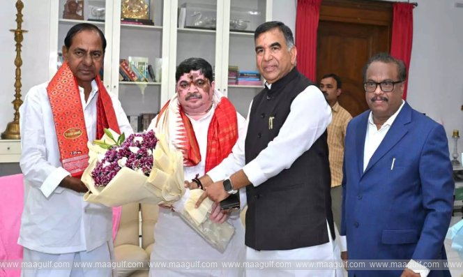 తెలంగాణ తల్లి విగ్రహావిష్కరణకు కేసీఆర్ని ఆహ్వానించిన మంత్రి పొన్నం