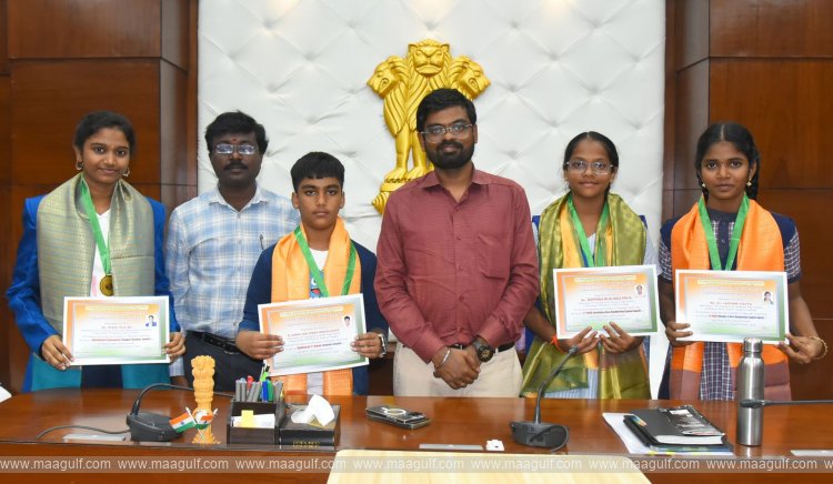 1 జాతీయ స్థాయి చేతిరాత పోటీల విజేతలకు అభినందనలు తెలిపిన కలెక్టర్