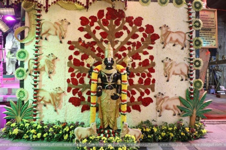 1 వైకుంఠ ద్వారా దర్శనం–భక్తులతో పాటు పోటెత్తిన వి.ఐ.పి ల గణం..