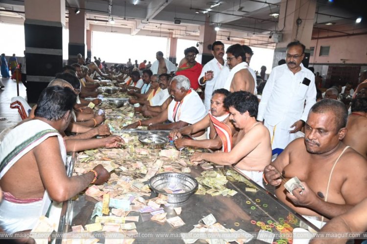 1 కనకదుర్గమ్మకు కానుకల వర్షం