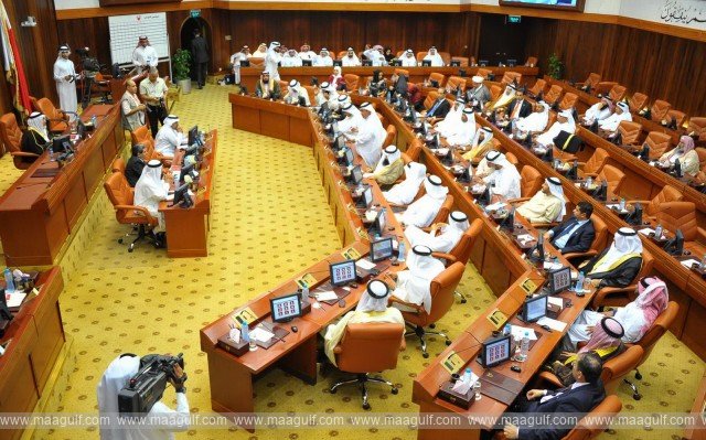 1 విజిట్ వీసా టూ వర్క్ పర్మిట్.. ఎంపీల్లో భిన్నాభిప్రాయాలతో నిలిచిన ఓటింగ్..!!