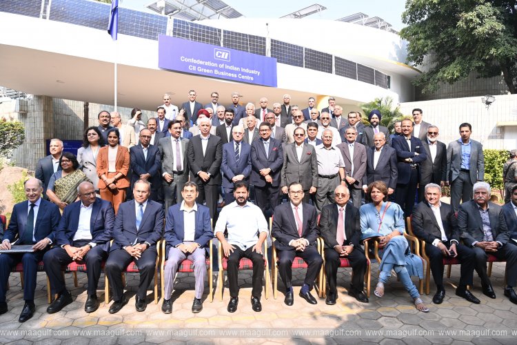 1 తెలంగాణలో పెట్టుబడులు పెట్టండి: సీఎం రేవంత్..