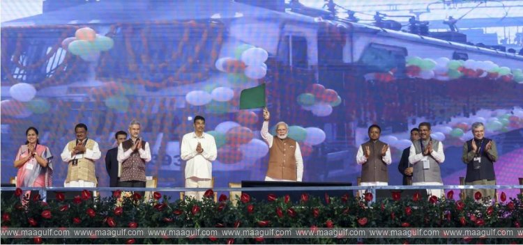 1 ప్రవాసీ భారతీయ ఎక్స్ప్రెస్ రైలును ప్రారంభించిన ప్రధాని మోదీ