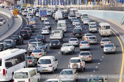 కార్లు ఢీ.. ట్రాఫిక్‌ను అడ్డుకోవద్దని యూఏఈ పోలీసులు హెచ్చరిక..!!