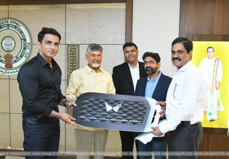 1 సీఎం చంద్రబాబును కలిసిన సోనూసూద్..