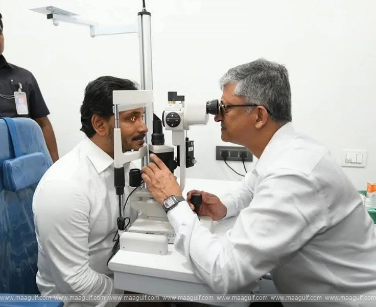 పులివెందుల లో నేత్ర వైద్యశాలను ప్రారంభించిన జగన్