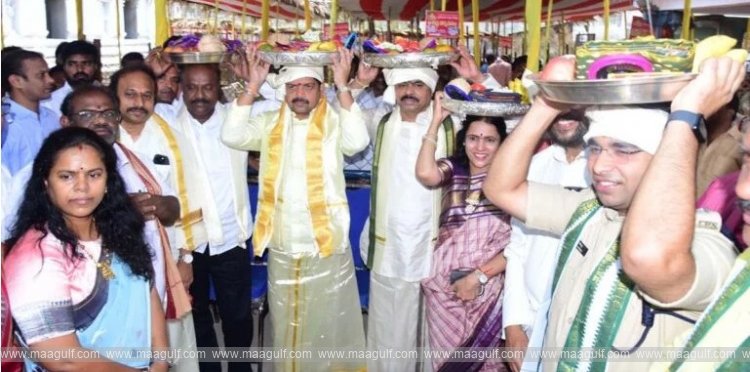 ఏపీ: నూకాంబిక కు పట్టువస్త్రాలు సమర్పించిన మంత్రి కొల్లు ర‌వీంద్ర‌