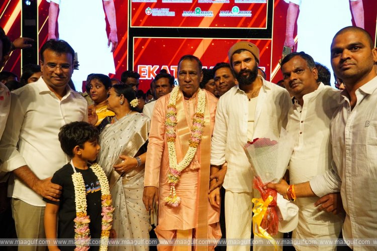 మల్లారెడ్డి వెడ్డింగ్ యానివర్సరీ వేడుకల్లో విజయ్ దేవరకొండ సందడి..