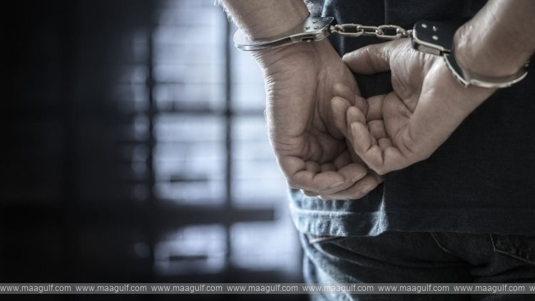 చట్టవిరుద్ధంగా కార్మికుల నియామకం..ఇద్దరికి 600,000 దిర్హామ్‌ల జరిమానా..!!