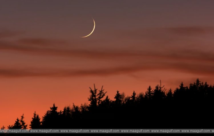 కనిపించిన నెలవంక...రేపటి భారత్ లో మాసం ప్రారంభం