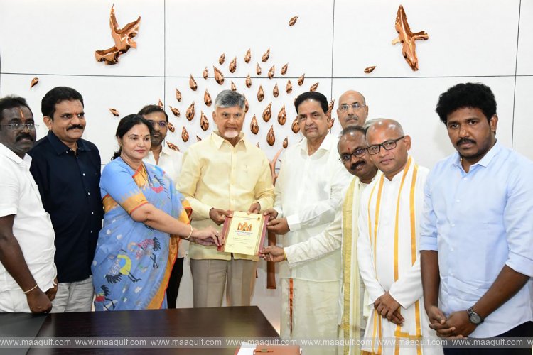 శ్రీనివాస కళ్యాణోత్సవానికి రావాలని సీఎంకు ఆహ్వాన పత్రిక అందజేసిన టీటీడీ ఛైర్మన్