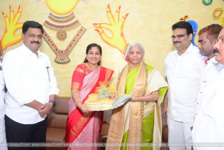 రెండు రోజుల పర్యటన నిమిత్తం విశాఖ చేరుకున్న కేంద్ర మంత్రి నిర్మల సీతారామన్‌