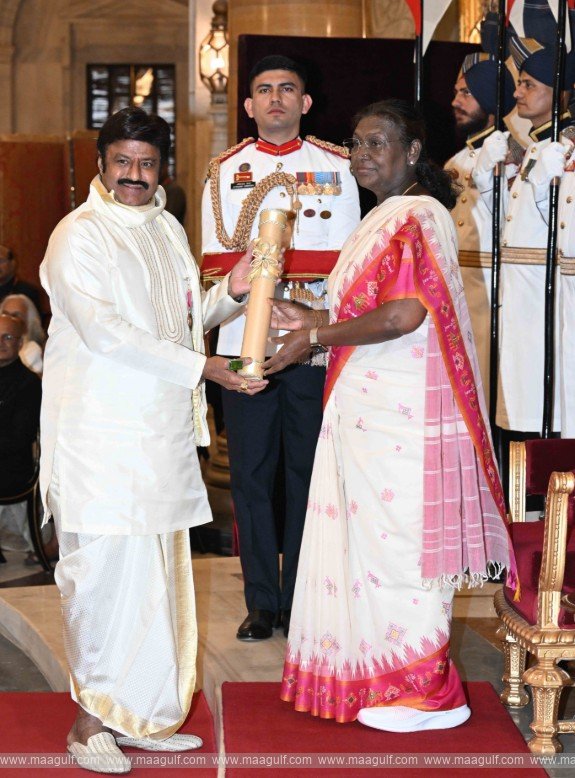1 పద్మభూషణ్ అందుకున్న బాలకృష్ణ..ఘనంగా పద్మ పురస్కారాల ప్రదానోత్సవం..