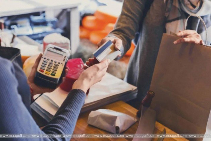 చోరీ క్రెడిట్ కార్డులతో 77 ఫోన్లు కొనుగోలు..ఇద్దరికి జైలు శిక్ష, బహిష్కరణ..!!