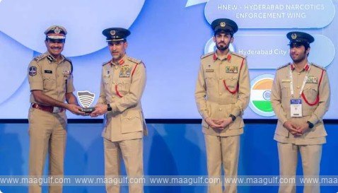 20 Hyderabad CP Anand Receives Excellence Award At Dubai Police Summit
