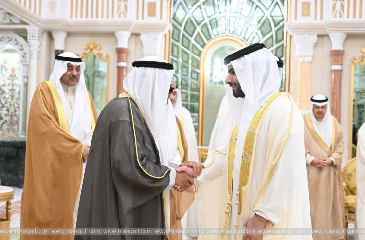 Kuwait Emir receives Mansoor bin Mohammed