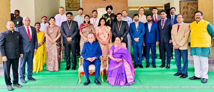 1 కలెక్టర్లకు అవార్డులు ప్రదానం చేసిన గవర్నర్ అబ్దుల్ నజీర్